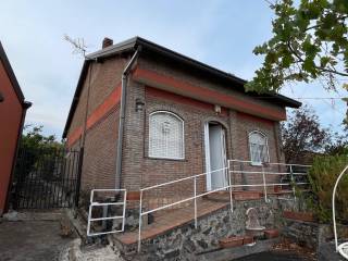 Villa bifamiliare in in vendita da privato a san gregorio di catania via cristoforo colombo, 65