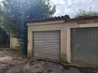 Garage in affitto a pisa via san francesco