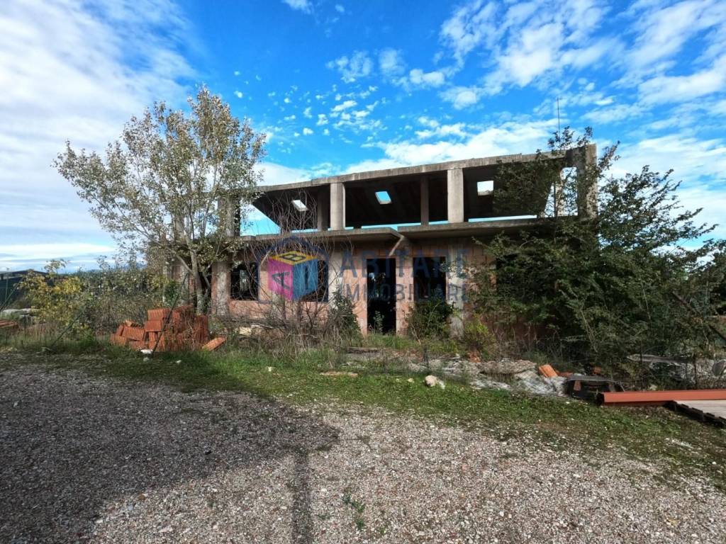 casa indipendente in vendita a Collesalvetti in zona Vicarello