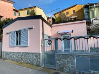 Villa in vendita a carrara via pasubio, 1