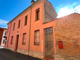 Casa indipendente in vendita ad argenta via seliciata, 6