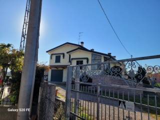 Villa in vendita a rovigo viale don lorenzo milani