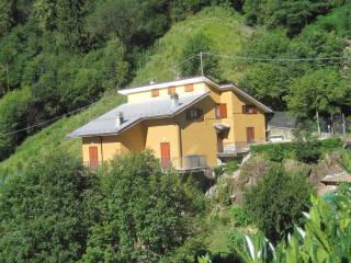 Villa bifamiliare in vendita a pasturo via baiedo