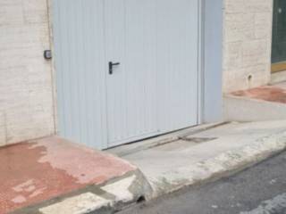 Garage in affitto a brindisi via indipendenza, 11