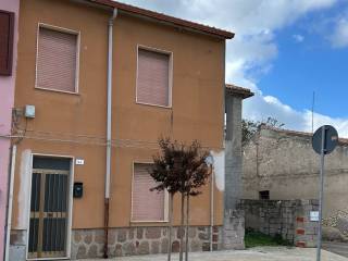 Casa indipendente in in vendita da privato a florinas via regina elena, 84