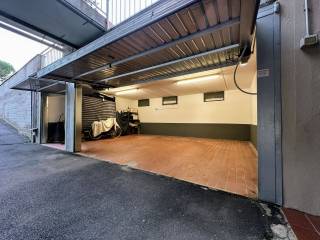 Garage in vendita a prato località cafaggio