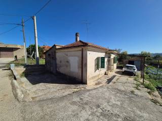 Casa indipendente in vendita a miglianico c.da cerreto, 100