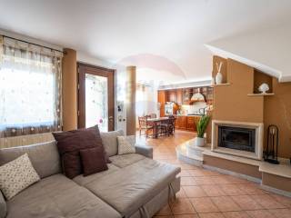 Villa a schiera in vendita ad adrara san martino via gazzenda, 15