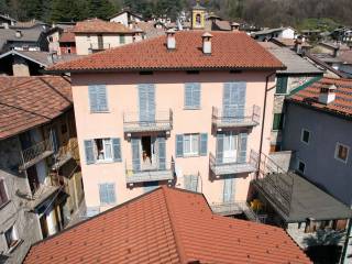 Intero stabile in in affitto da privato a esino lario piazza san giovanni, 1