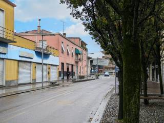 Negozio in affitto a cesano maderno via alessandro volta, 61