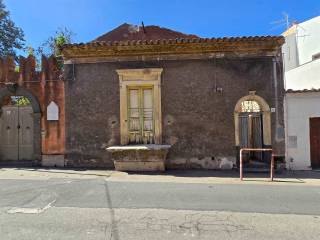 Rustico in vendita ad aci bonaccorsi via battiati, 78