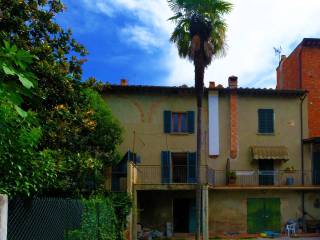 Casa indipendente in vendita a foiano della chiana via cesare battisti, 40