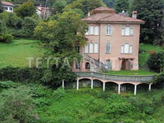 Villa in vendita ad asso via santissimi giovanni e paolo, 18