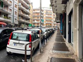 Negozio in vendita a napoli via dell'epomeo