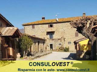 Villa all'asta a cortona case sparse pergo, 728