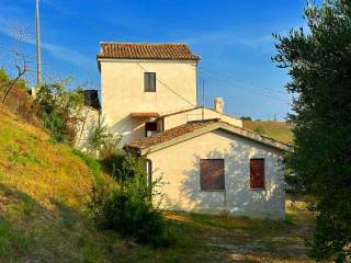 Casale in vendita ad atri via colle della giustizia