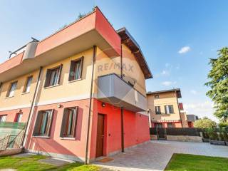 Villa a schiera in vendita a besana in brianza via parini, 6