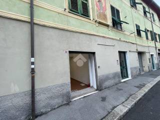 Magazzino in affitto a genova via giuseppe gallesi, 58