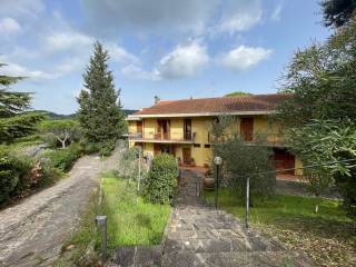 Villa bifamiliare in affitto a san casciano in val di pesa via treggiaia