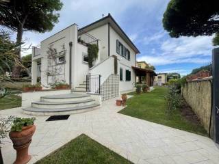 Villa in vendita a cecina via 4 novembre