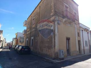 Casa indipendente in vendita a san pietro vernotico via pier giovanni rizzo, 31