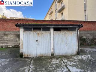 Garage in vendita ad alessandria via tortona, 82