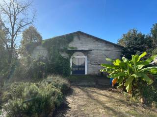 Garage in affitto a tonco località casalino