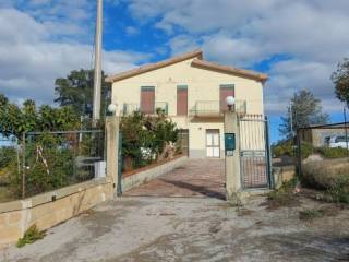 Villa bifamiliare in in vendita da privato a caltanissetta via babbaurra