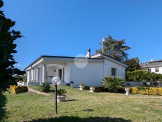 Villa in vendita a giugliano in campania via marenola, 27