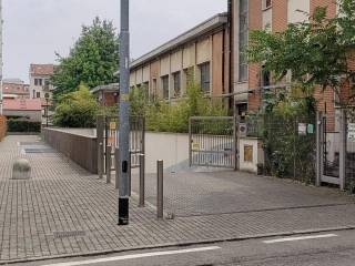 Posto auto in affitto a monza via antonio pacinotti, 5