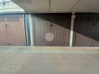 Garage in affitto a leini via giotto