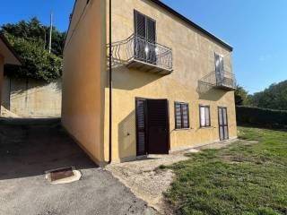 Casa indipendente in in vendita da privato a sant'angelo dei lombardi via angelo criscuoli, 4