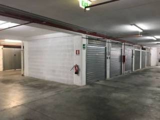 Garage in vendita a roma via amos zanibelli, 27