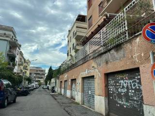 Garage in affitto a roma via alessandro poerio