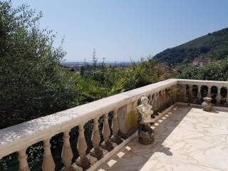 Villa in in vendita da privato a carrara via montebello, 43