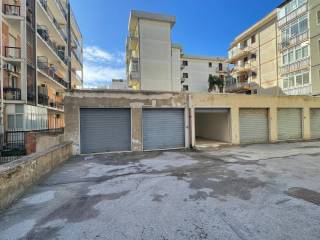 Garage in affitto a siracusa via corsica