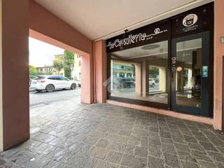 Negozio in affitto a desenzano del garda viale tommaso dal molin, 7