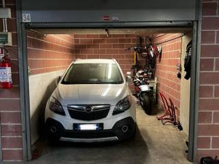 Garage in affitto a roma via tuscolana, 85