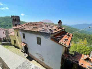 Casa indipendente in vendita a bagni di lucca via della chiesa montefegatesi, 29