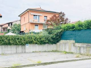 Villa bifamiliare in vendita ad azzate via giuseppe garibaldi, 29