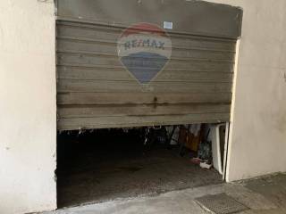 Garage in vendita ad aci castello via xxi aprile, 47