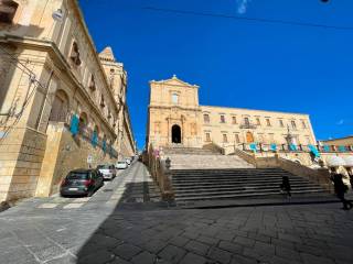 Casa indipendente in vendita a noto via giuseppe zanardelli, 14