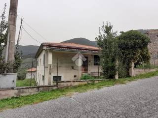 Casa indipendente in vendita ad alatri via fontana sambuco, 13