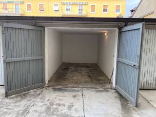 Garage in affitto a piacenza via san tomaso, 13