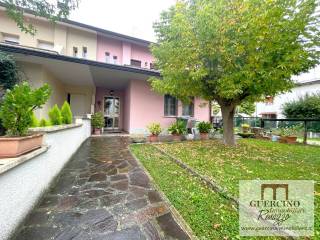 Villa bifamiliare in vendita a cento via paratore, 7/2