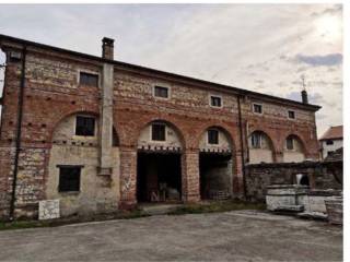 Magazzino all'asta a villaverla via capitello, 9