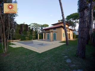 Villa in vendita a forte dei marmi via scassi carli