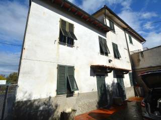 Casa indipendente in vendita a lucca via pisana