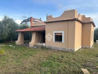 Villa in vendita ad aprilia via fossignano