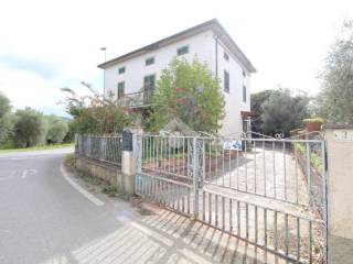 Casa indipendente in vendita a lamporecchio via poggio alla cavalla